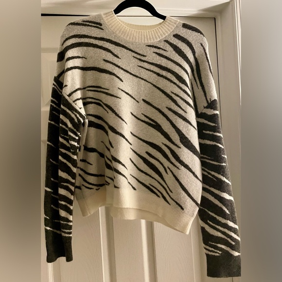 NWOT RAILS LANA ABSTRACT TIGER SWEATER - Picture 2 of 6